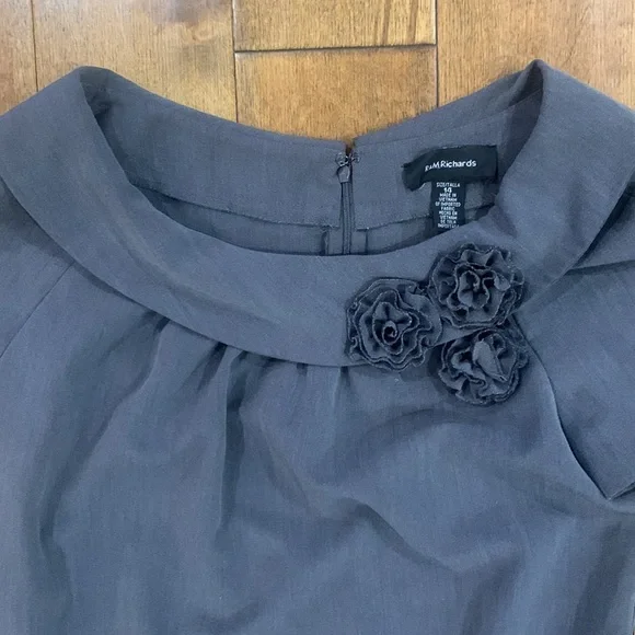 R&M RICHARDS GRAY DRESS WITH ROSETTES - Picture 3 of 6